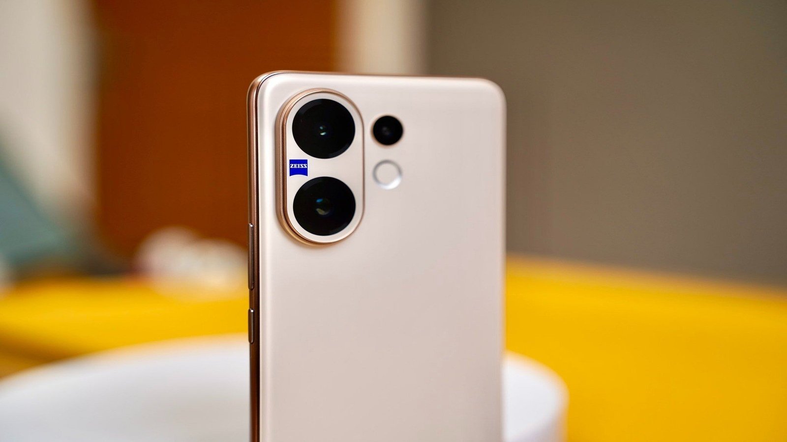 Vivo V60 chega à Índia com Snapdragon 7 Gen 4, bateria de 6.500 mAh e certificação IP69 - Imagem do artigo