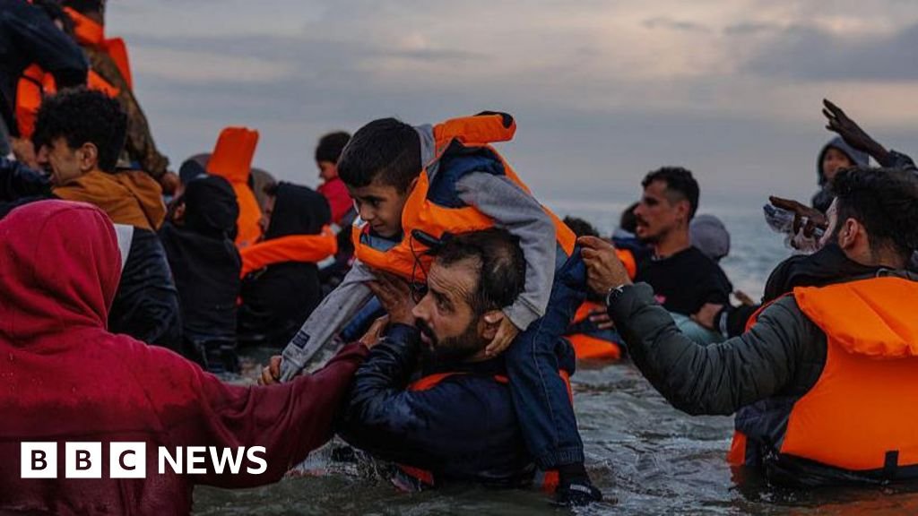 Número de travessias no Canal ultrapassa 2,5 mil em 11 dias após acordo Reino Unido-França - Imagem do artigo