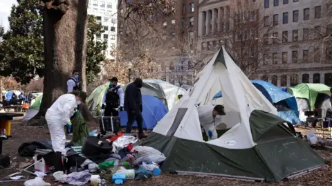 Trump ordena retirada imediata de pessoas em situação de rua de Washington e reforça presença federal na cidade - Imagem do artigo original