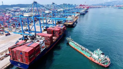 EUA e China prorrogam trégua tarifária por 90 dias e evitam escalada imediata - Imagem do artigo original