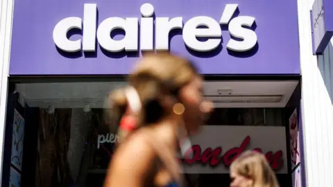 Rede Claire’s entra em processo de administração no Reino Unido e Irlanda e ameaça 2.150 empregos - Imagem do artigo original