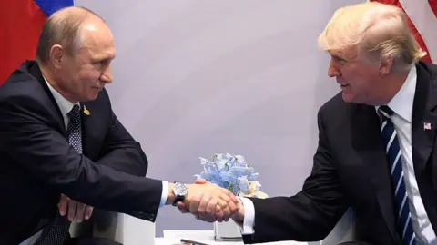 Trump e Putin se reúnem no Alasca com prioridades distintas para a guerra na Ucrânia - Imagem do artigo original