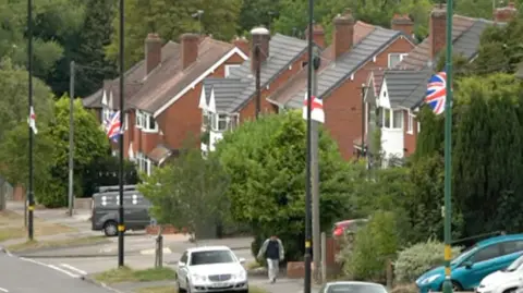 Prefeitura de Birmingham remove bandeiras do Reino Unido e da Inglaterra instaladas por moradores - Imagem do artigo original