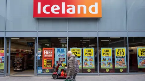 Rede Iceland cria recompensa de £1 em cartão de fidelidade para clientes que denunciarem furtos - Imagem do artigo original