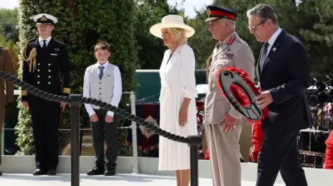 Reino Unido celebra 80º aniversário do VJ Day com homenagem a veteranos no Arboreto Nacional - Imagem do artigo original